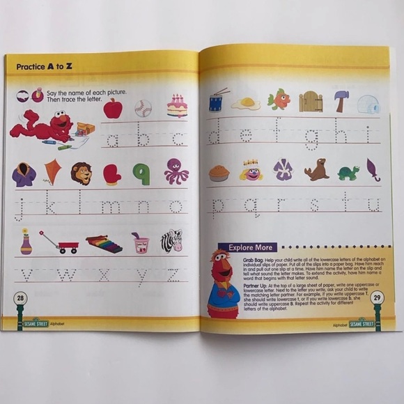 Sesame Street Alphabet with Bert & Ernie book - Picture 6 of 9
